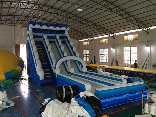 Toboganes acuáticos inflables de la diversión comercial del PVC con la piscina