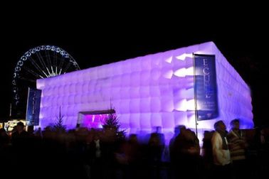 Tienda inflable del cubo de la iluminación púrpura gigante impresa para la exposición
