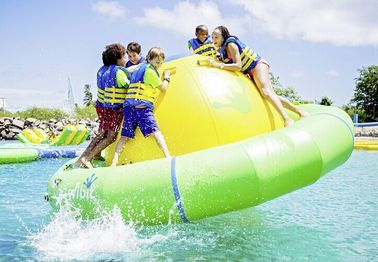 El agua inflable modificada para requisitos particulares juega el verde Saturn inflable del parque de la aguamarina para los niños y los adultos