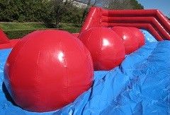 Paseo interactivo inflable grande de Brige de los juegos de Baller del Wipeout de la esfera para el patio