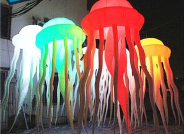 Las medusas lindas llevaron el poder que encendía la iluminación a prueba de explosiones llevada roja