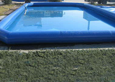 El azul popular embroma la piscina, diapositiva del pirata sobre las piscinas de la tierra para los niños
