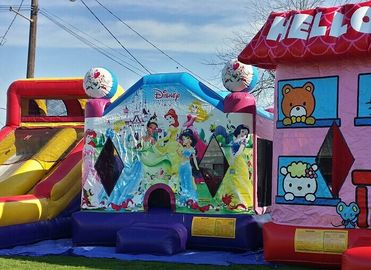 La gorila inflable del Hello Kitty rosado, explota el castillo animoso de los niños para la diversión del patio trasero