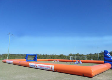 Campo de fútbol inflable impermeable del PVC del partido de los juegos inflables comerciales de los deportes