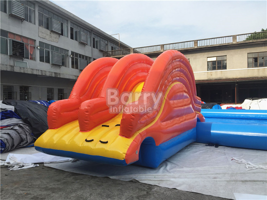 La extra grande embroma la piscina inflable del juego con pequeña altura de la diapositiva los 65cm