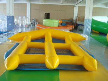 Barco inflable del juguete de los pescados inflables de la mosca del PVC del amarillo 0.9m m para el juego del agua