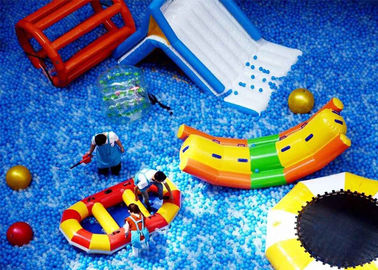 El último parque de atracciones inflable con la bola plástica, parque inflable de los juguetes para los niños