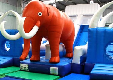 Diapositiva inflable gigante azul y roja del CE, de EN14960 del mundo del elefante de la gorila para los niños