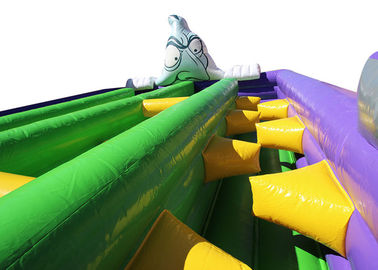 Carrera de obstáculos inflable gigante temática colorida de Halloween para los niños/los adultos