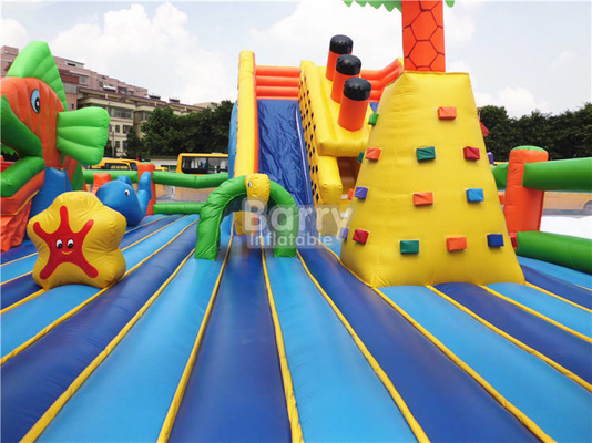 Subida al aire libre y diapositiva inflables de la gorila del castillo del patio combinadas