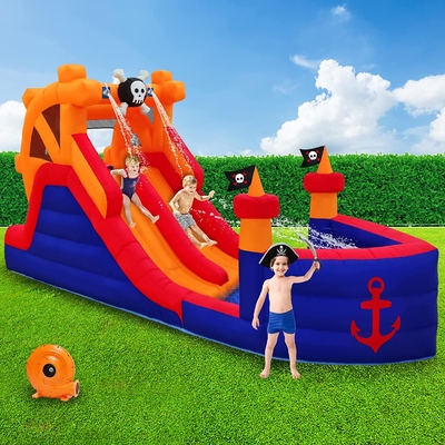 Tobogán acuático doble inflable de los niños del barco pirata con el parque del agua del ventilador