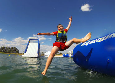 Parque inflable de la aguamarina de la carrera de obstáculos de los juegos azules del agua para el centro turístico de lujo
