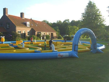 Juegos inflables locos populares de los deportes, campo inflable de la raza del golf para el acontecimiento