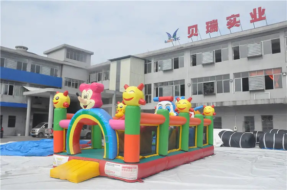 Castillo animoso de salto colorido de la casa inflable de la despedida con la diapositiva para los niños al aire libre