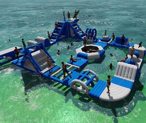 Los parques acuáticos flotantes inflables de los centros turísticos de la familia del parque del agua de la lona del OEM flotan explotan la isla
