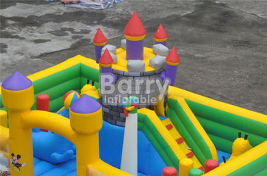 Equipo inflable temático del patio del parque de atracciones de la diversión del castillo inflable de la ciudad