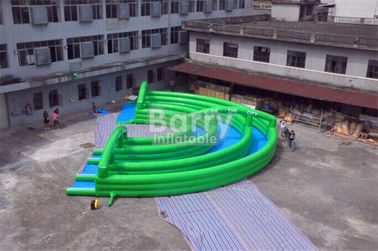 Diapositivas inflables grandes de la diversión del verde de la diapositiva inflable loca de la ciudad para la calle/el camino