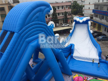 Tobogán acuático inflable gigante azul de la onda 36 * 20 * el 15m con el ventilador de la piscina CE/UL