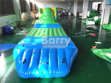El calor que suelda con autógena el agua inflable juega a los niños gigantes que flotan la carrera de obstáculos inflable del agua