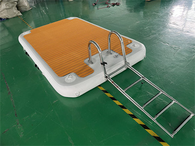 Entretenimiento flotante flotante muelle inflable pontón barcos de pesca con escalera