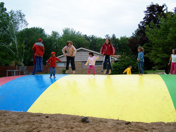 El juego divertido juega la almohada de salto inflable, cojín animoso inflable para el juego de los niños