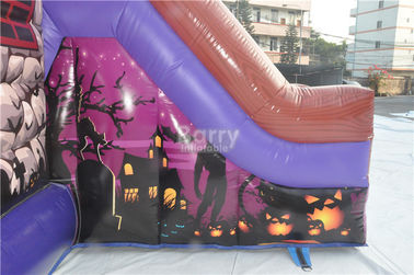Casa inflable de la despedida de Halloween de los niños por encargo del anuncio publicitario para el partido, acontecimiento