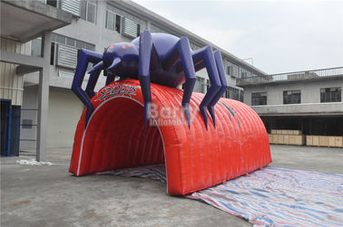 Túnel inflable gigante del fútbol del PVC del diseño fresco rojo impermeable de la araña, tienda inflable del túnel