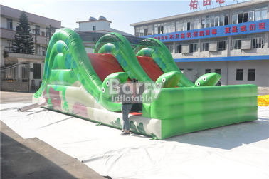 Diapositiva inflable de la serpiente del juguete de los niños de la promoción con la escalera detrás