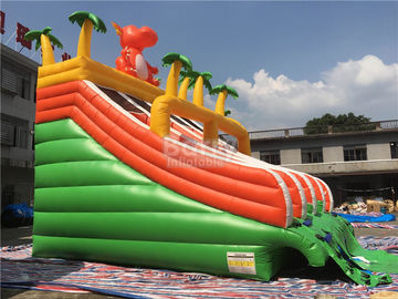 Tobogán acuático inflable del doble del dinosaurio del PVC para la piscina con la cama del aterrizaje
