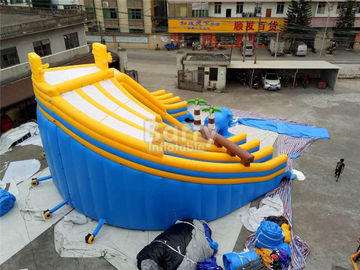 Toboganes acuáticos inflables amarillos y azules de Spongebob para la piscina con la impresión de Digitaces