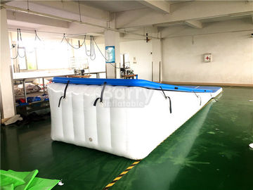 Rampa inflable flotante azul de la pista de aire del agua de la tela doble de la pared para la diapositiva