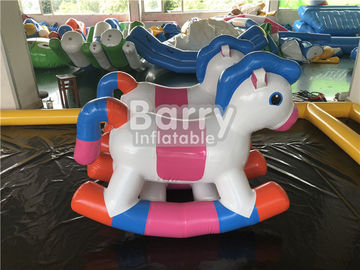 Caballo inflable del flotador de los juguetes del agua del agua de los juegos al aire libre del parque para la piscina