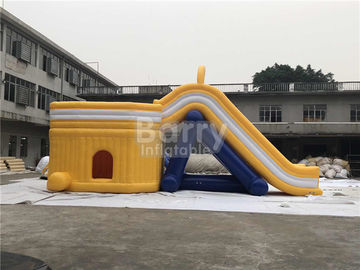 Parque inflable gigante adulto de la agua de mar de los niños amarillos para la alta durabilidad del verano
