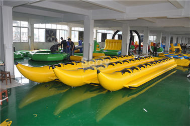 Juguetes inflables amarillos del agua de la lona del PVC del barco de plátano para el parque del agua