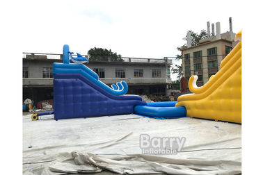 Toboganes acuáticos inflables modificados para requisitos particulares del tamaño con la piscina para el alquiler del negocio