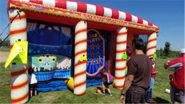 Anuncio publicitario 3 en los juegos inflables de los deportes de 1 carnaval para los niños y el adulto
