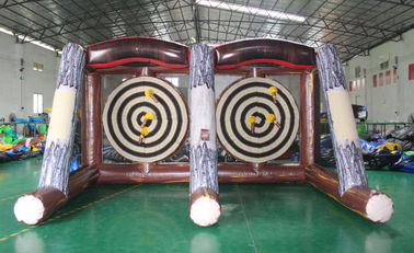 2 juegos que lanzan de los deportes de los jugadores de los juegos del desafío del partido del hacha inflable interactiva inflable del carnaval