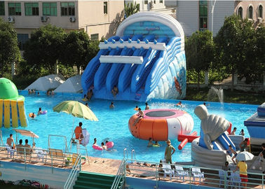 Piscina gigante del marco metálico, sobre el tobogán acuático de tierra de la piscina para el parque de atracciones