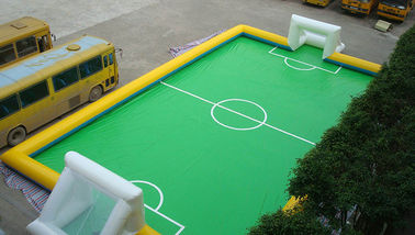 Campo de fútbol inflable del PVC de 11 personas, campo inflable del partido de fútbol para el deporte al aire libre
