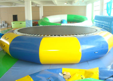 Juguetes inflables al aire libre de la piscina, trampolín del agua para los niños y adultos