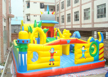 Castillo animoso inflable colorido modificado para requisitos particulares, patio inflable de los niños