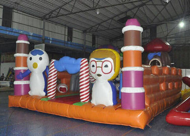 Castillo animoso de los niños inflables animales gigantes del patio con la diapositiva