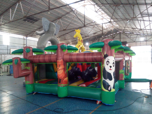 los niños inflables del parque temático del trampolín de los 8x6m juegan el equipo del parque de atracciones
