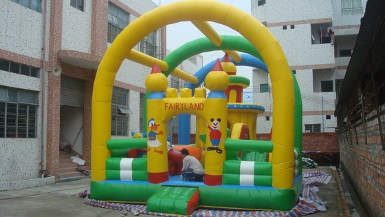 Castillo animoso de los niños inflables del parque temático de la lona de los juegos del patio