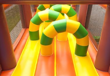 Carrera de obstáculos inflable adulta gigante atractiva con el material del PVC