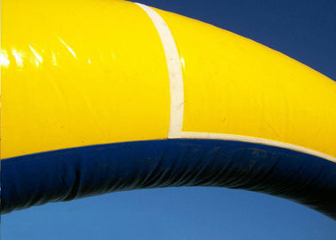 Los productos inflables de la publicidad del arco gigante de la publicidad modificaron el amarillo para requisitos particulares para el acontecimiento