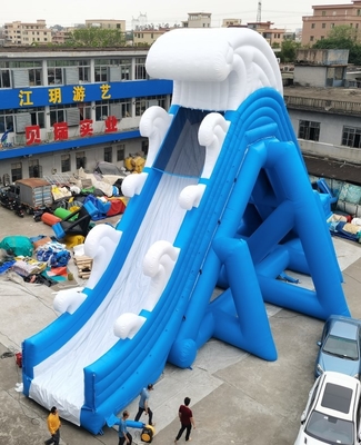 Toboganes acuáticos inflables del gigante del tema de la historieta para el material al aire libre adulto de la lona del PVC