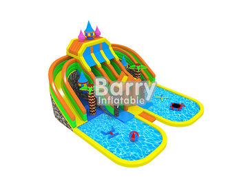 Nombres inflables del parque de atracciones del castillo divertido con la piscina y juguetes flotantes inflables