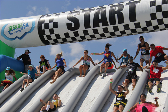 Pvc Tarpaulin Comercial Insano 5km Inflatable Correr con soplador de aire para eventos Comercial