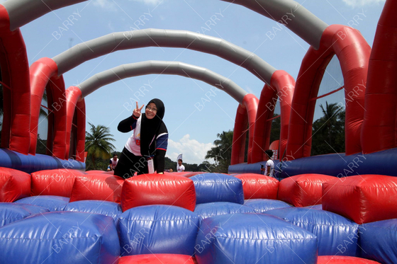 Caso comercial de Singapur Gran evento de 5 km de recorrido de obstáculos gigante inflable